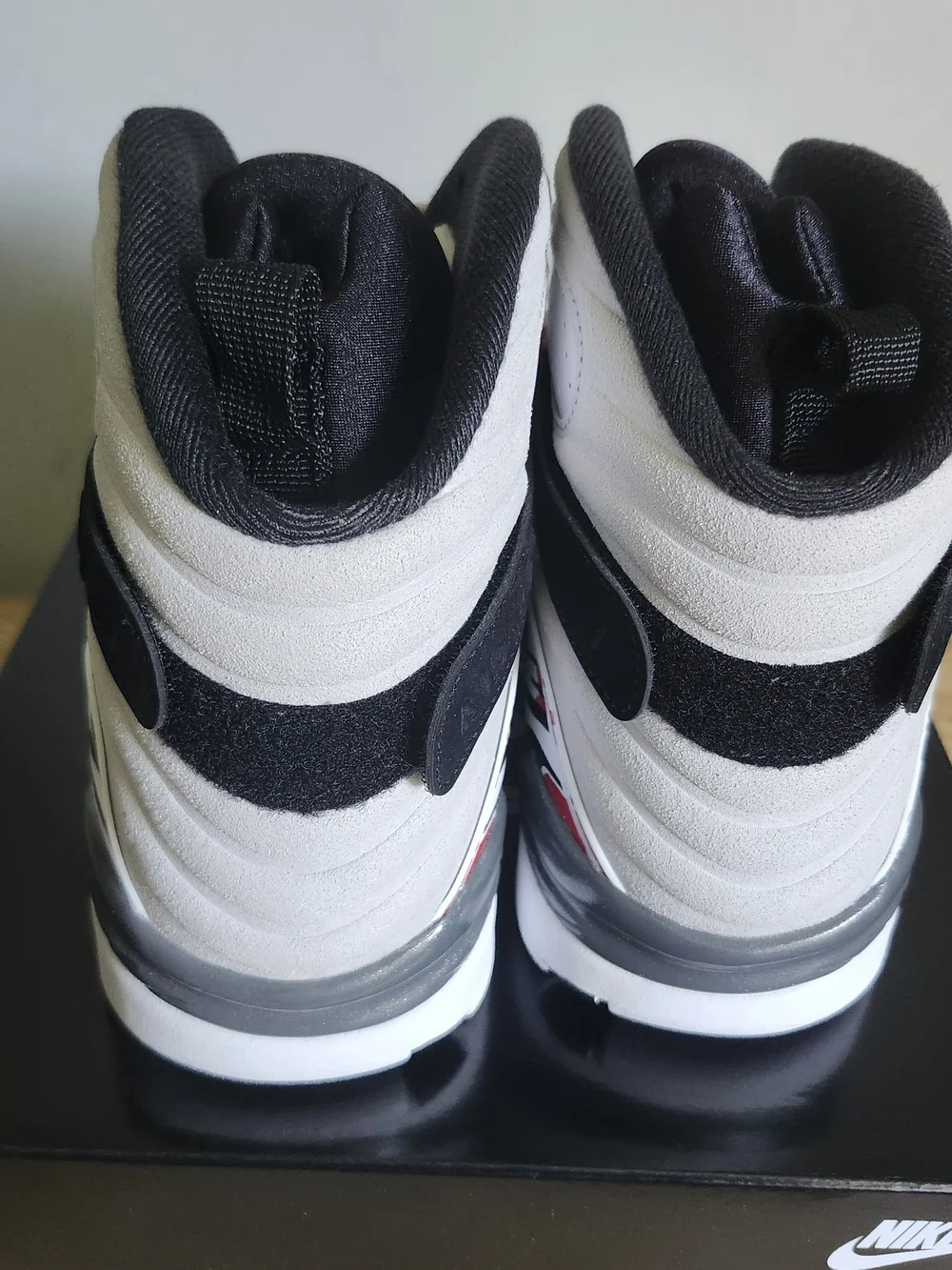 Air Jordan 8 'Bugs Bunny'